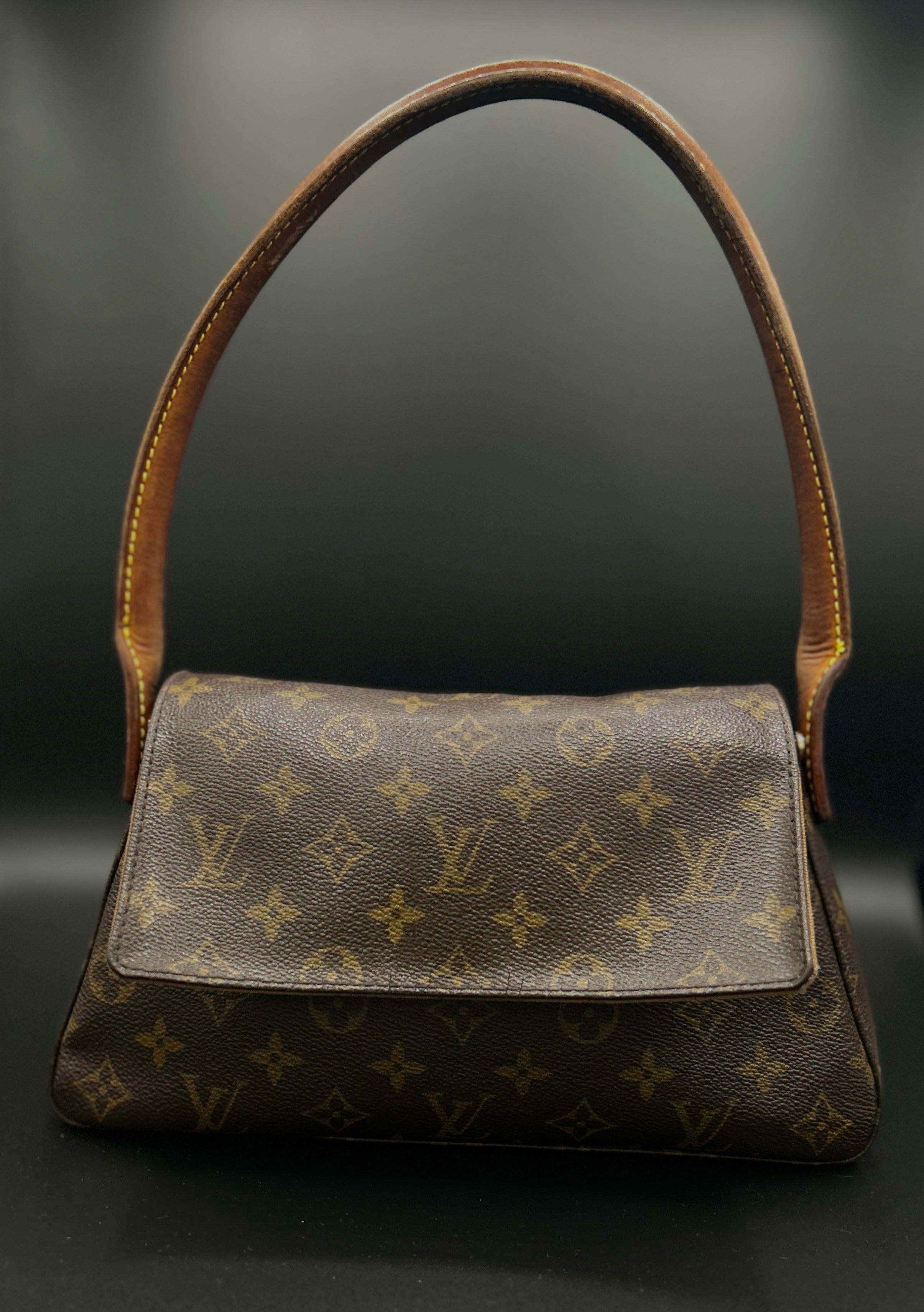 LOUIS VUITTON - MONOGRAM LOOPING